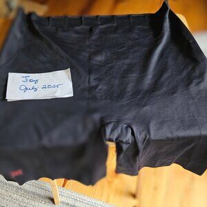 Ruby Ribbon On-Waist Sculpting Shorts, Black - 3XL.  Never worn, only tried on.